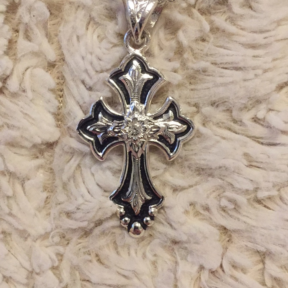 Montana silversmiths cross necklace